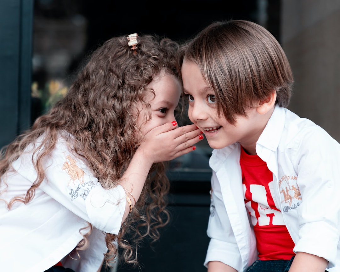 woman in white long sleeve shirt kissing girl in white long sleeve shirt JrrWC7Qcmhs jpg